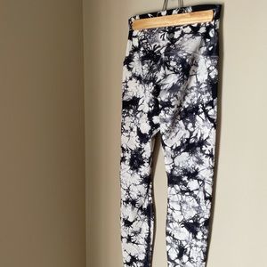 lululemon athletica Wunder Under High-Rise Tight 28" 
Luxtreme size 4